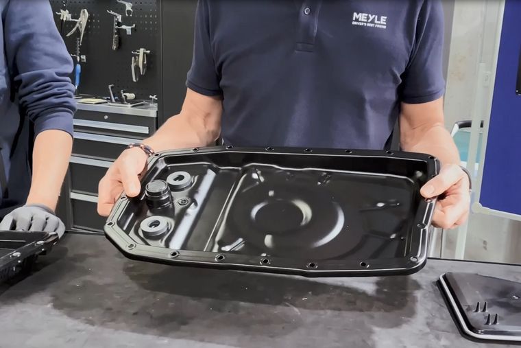 Why are oil changes also important for automatic transmissions? A new video from spare parts manufacturer MEYLE offers the answers