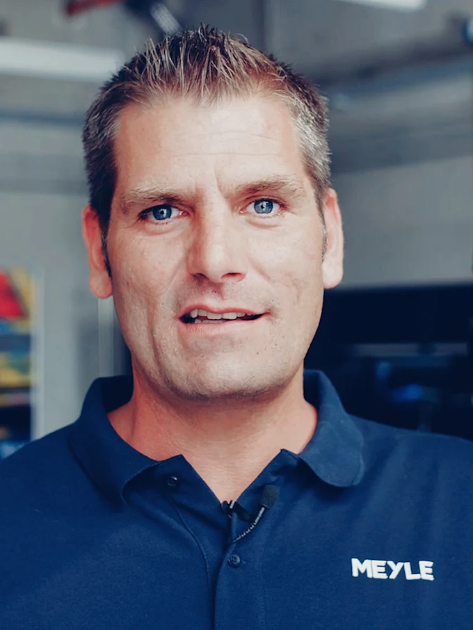Portrait of the team leader of the technical training team, Patrick Stüdemann.