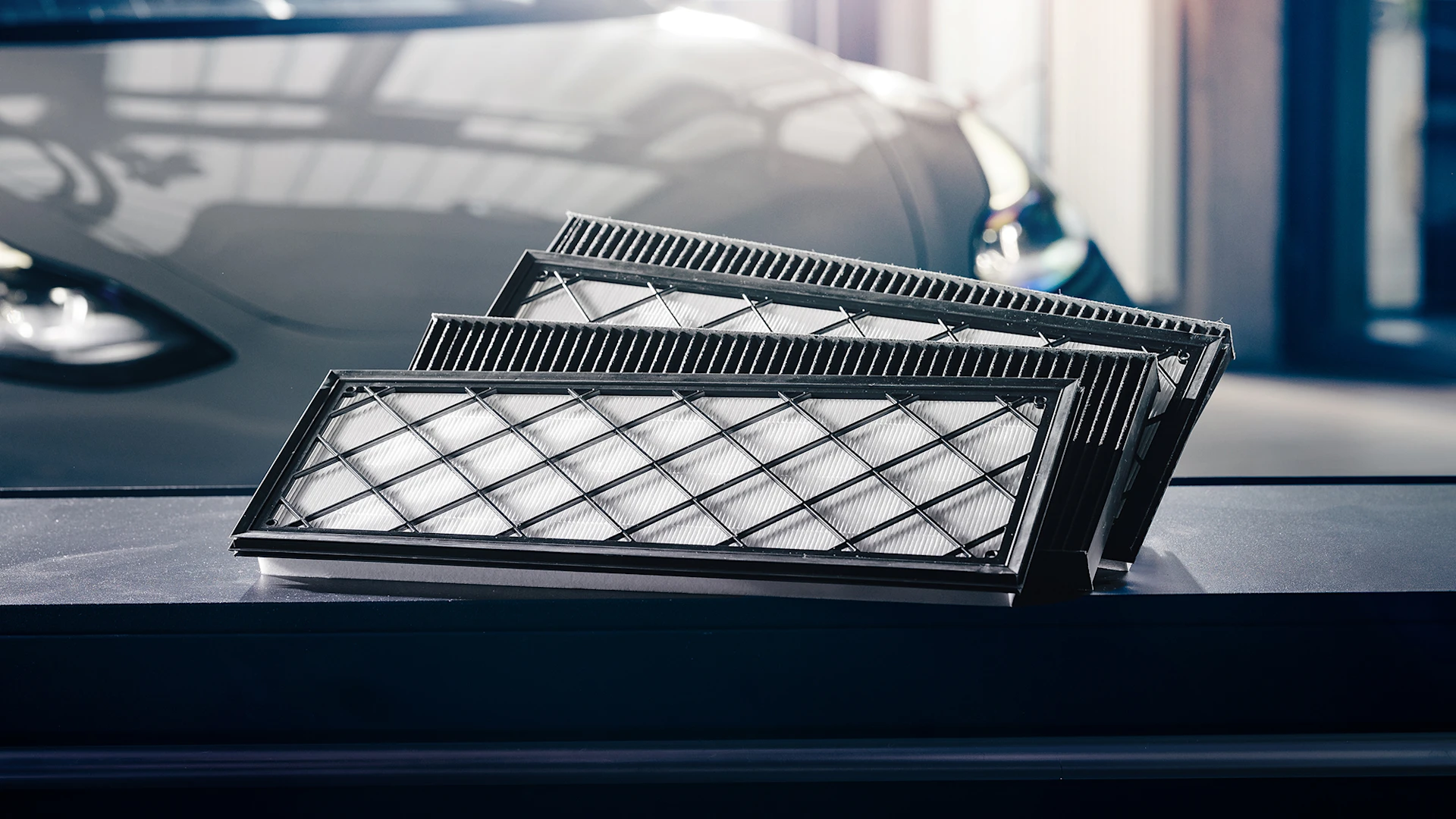 Foto von MEYLE Hepa Filtern im Werkstattumfeld.