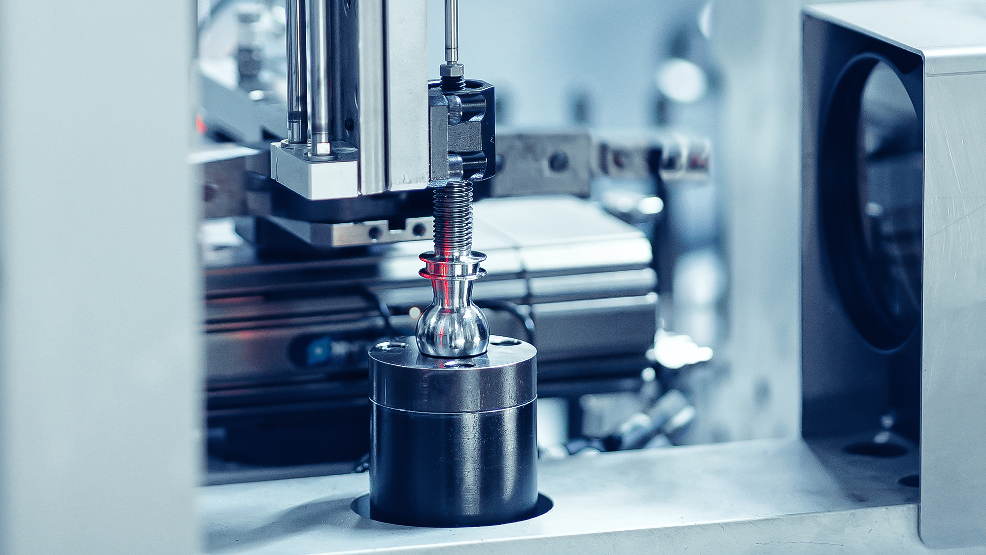 State-of-the-art machines check a MEYLE part at SIO.